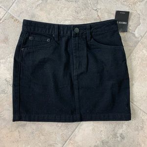 New with tags black skirt from forever 21